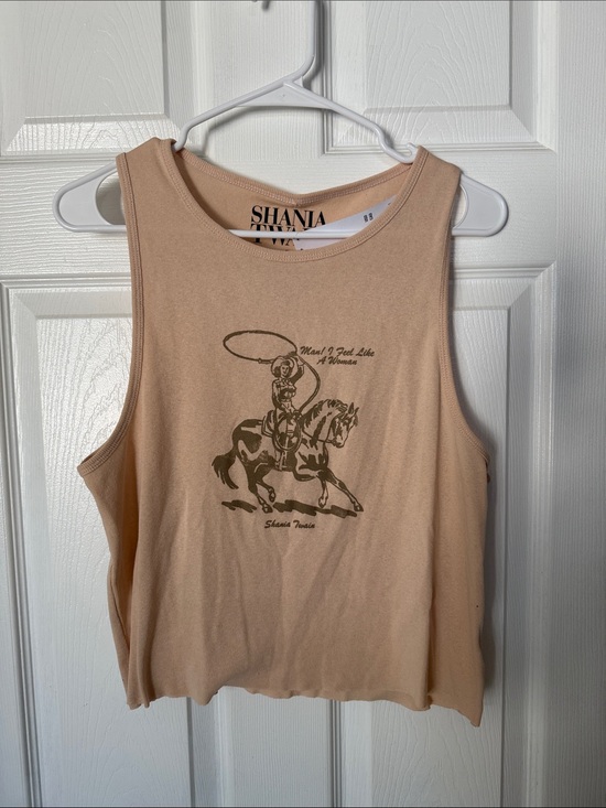 Shania Twain Tops - Shania Twain Graphic Crop Tank Top